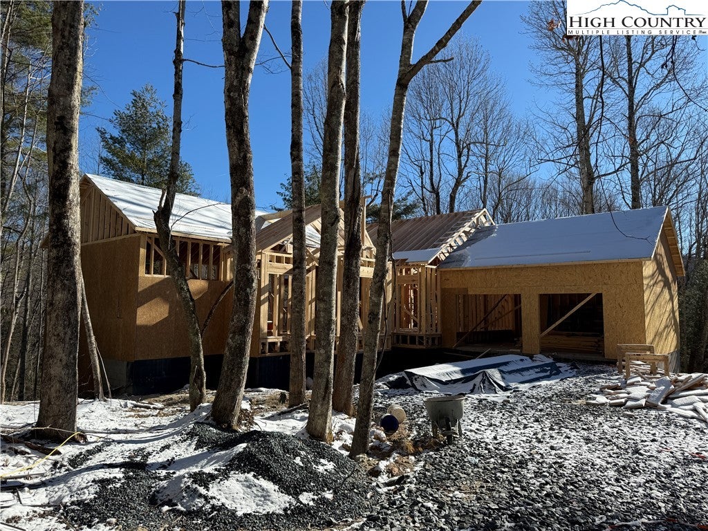 Boone, North Carolina, 28607, United States, 4 Bedrooms Bedrooms, ,5 BathroomsBathrooms,Residential,Active,1985858