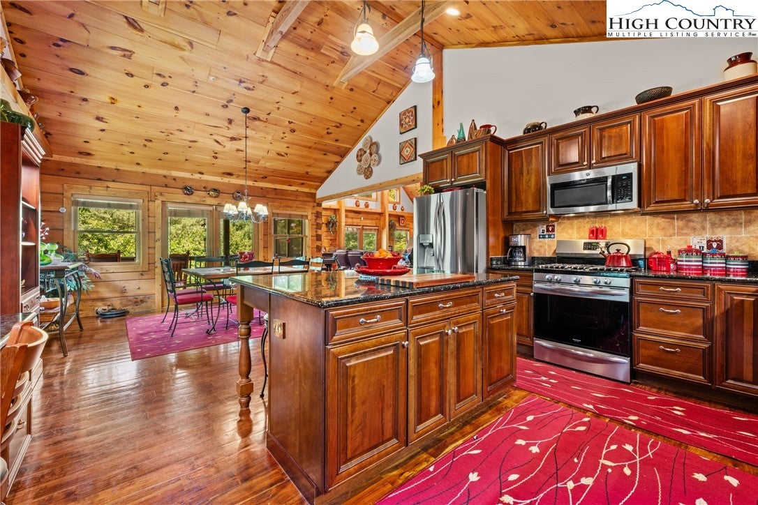 Sugar Grove, North Carolina, 28679, United States, 4 Bedrooms Bedrooms, ,4 BathroomsBathrooms,Residential,Active,1884887