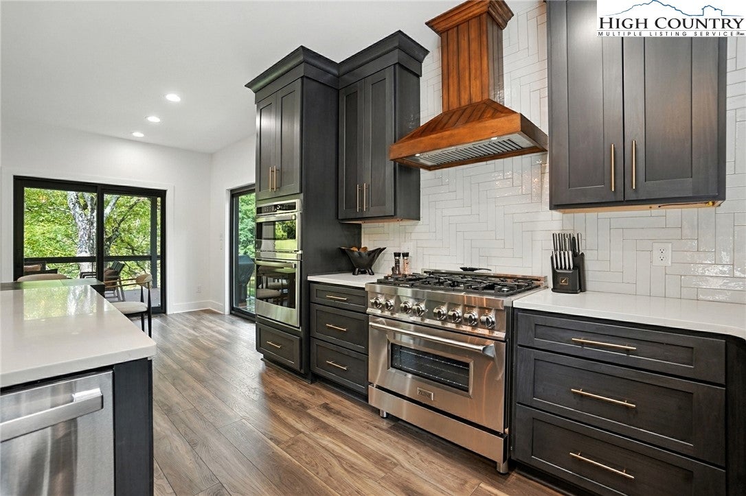 Lansing, North Carolina, 28643, United States, 3 Bedrooms Bedrooms, ,6 BathroomsBathrooms,Residential,Active,1952995