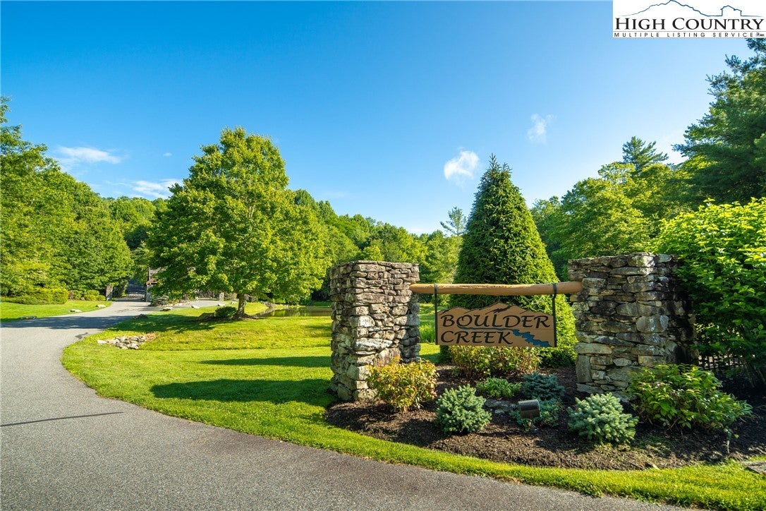 Boone, North Carolina, 28607, United States, 4 Bedrooms Bedrooms, ,5 BathroomsBathrooms,Residential,Active,1985858