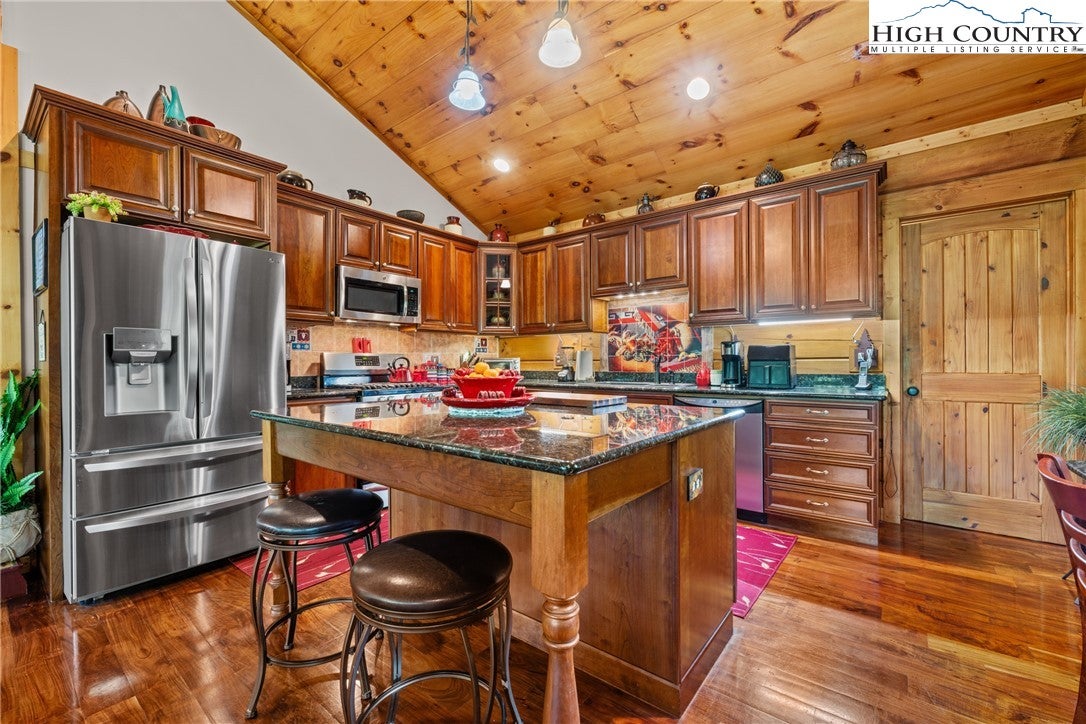 Sugar Grove, North Carolina, 28679, United States, 4 Bedrooms Bedrooms, ,4 BathroomsBathrooms,Residential,Active,1884887