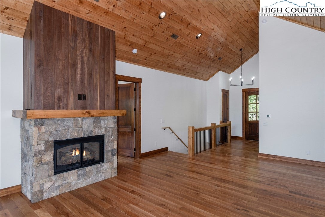 Banner Elk, North Carolina, 28604, United States, ,4 BathroomsBathrooms,Residential,Active,1701928