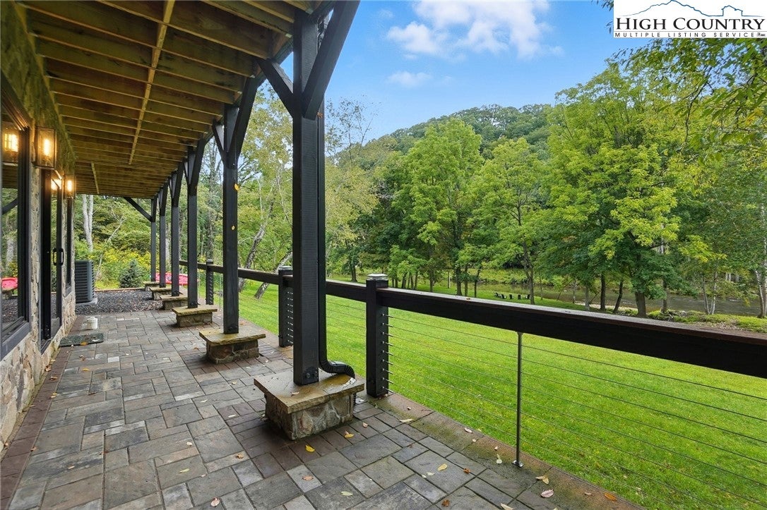 Lansing, North Carolina, 28643, United States, 3 Bedrooms Bedrooms, ,6 BathroomsBathrooms,Residential,Active,1952995