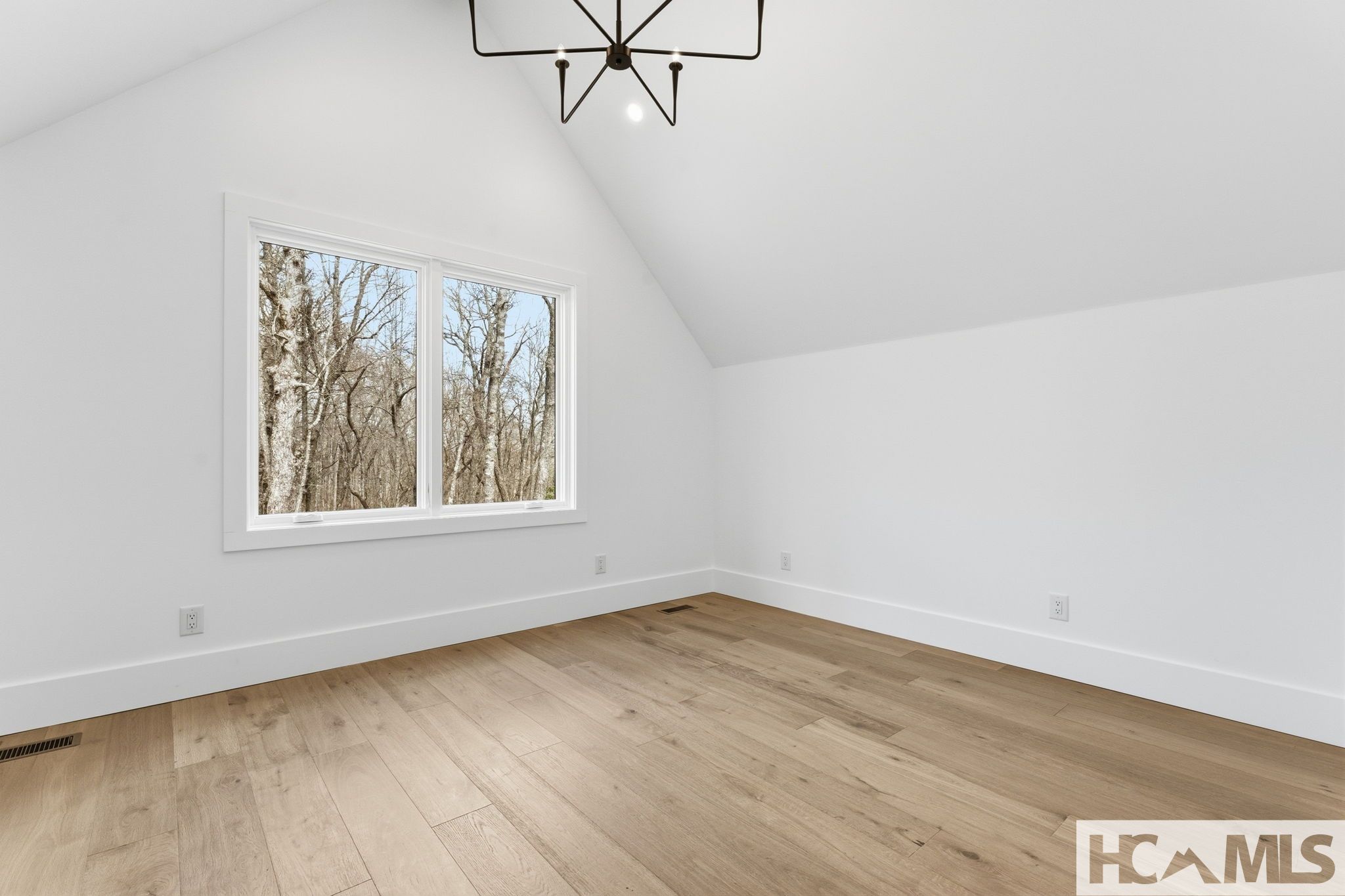 Glenville, North Carolina, 28736, United States, 3 Bedrooms Bedrooms, ,4 BathroomsBathrooms,Residential,Active,2031760