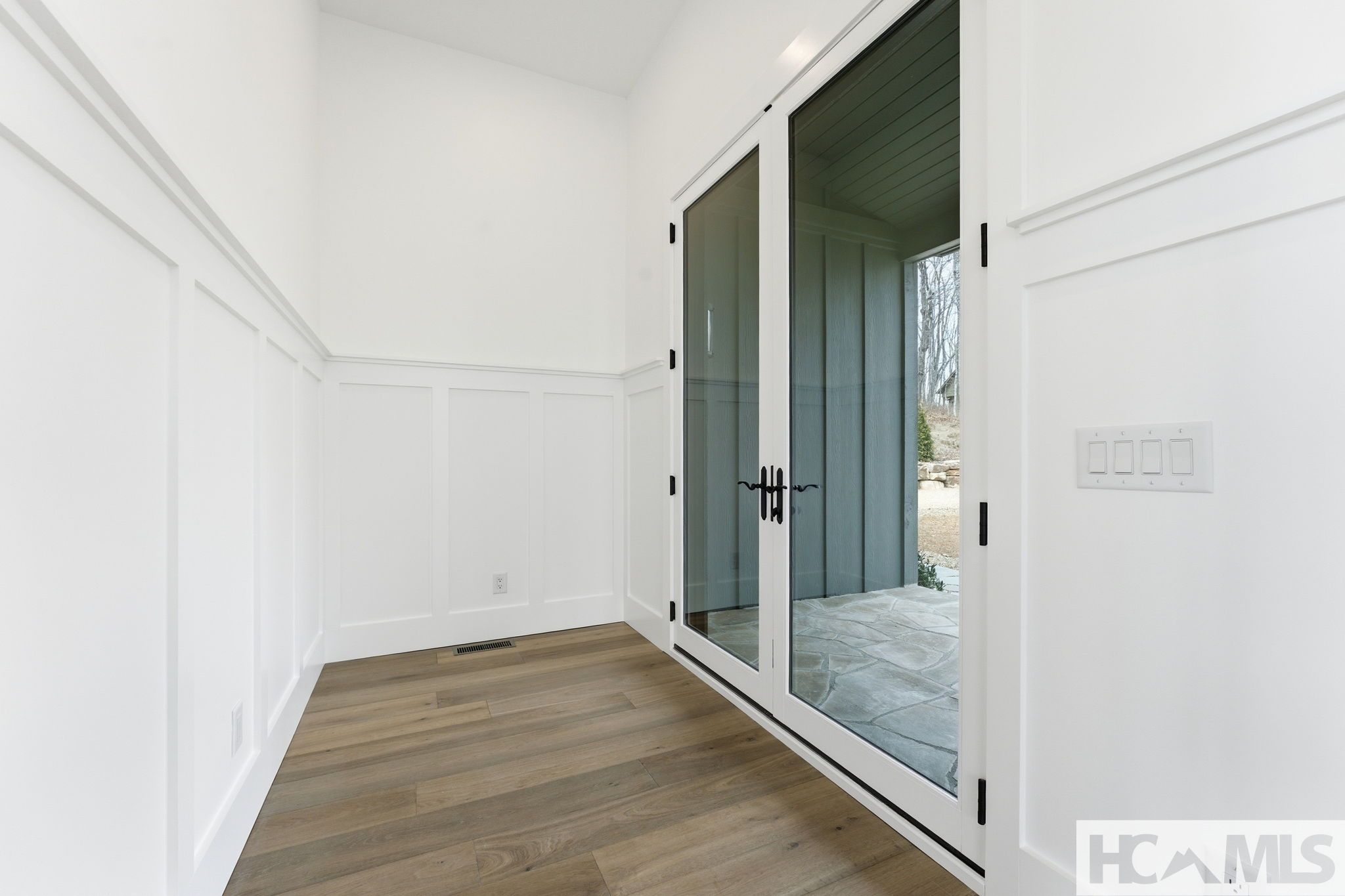 Glenville, North Carolina, 28736, United States, 3 Bedrooms Bedrooms, ,4 BathroomsBathrooms,Residential,Active,2031760