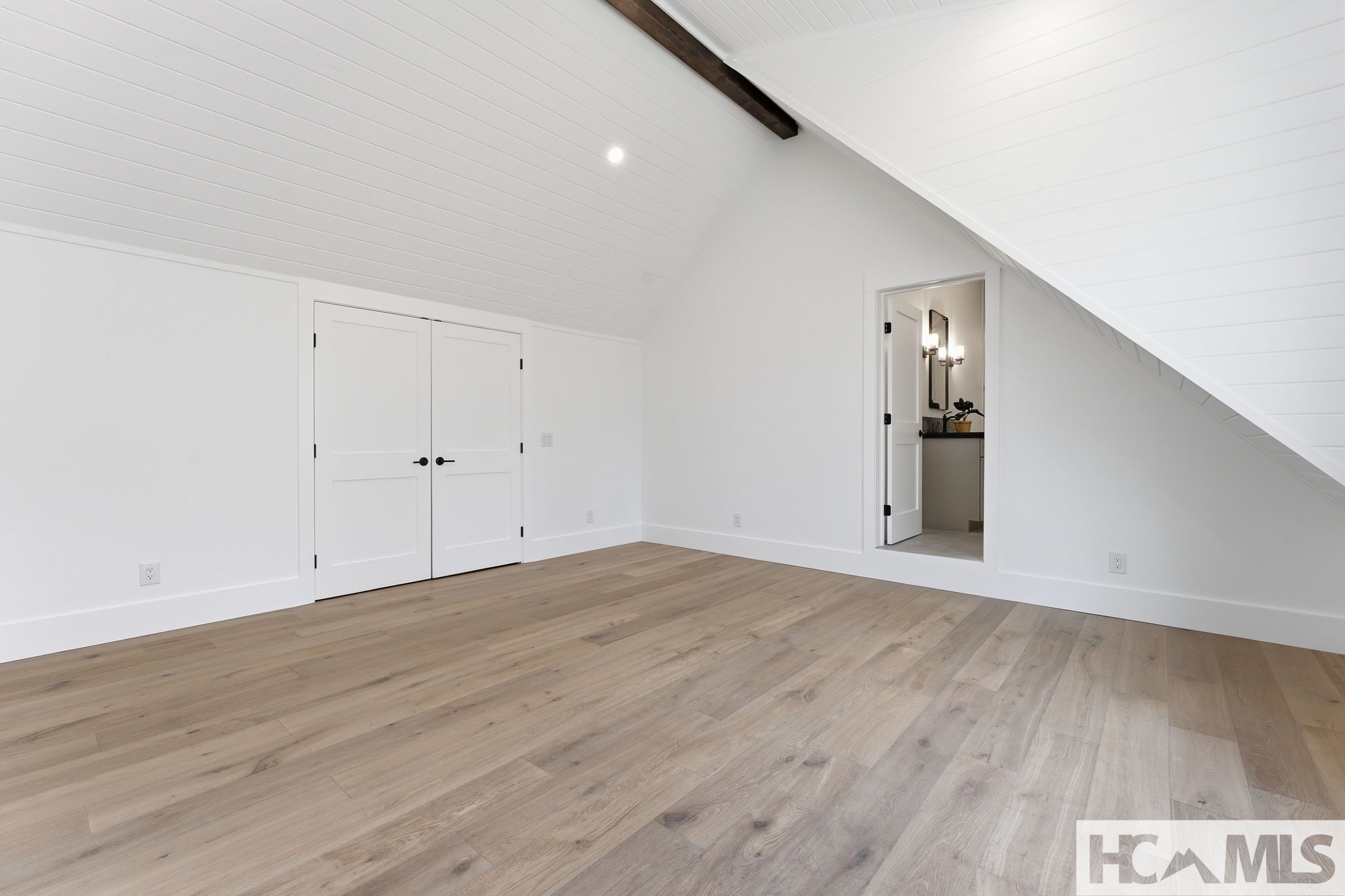 Glenville, North Carolina, 28736, United States, 3 Bedrooms Bedrooms, ,4 BathroomsBathrooms,Residential,Active,2031760