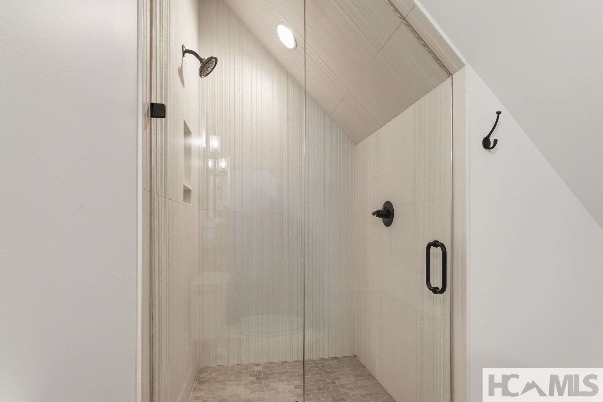 Glenville, North Carolina, 28736, United States, 3 Bedrooms Bedrooms, ,4 BathroomsBathrooms,Residential,Active,2031760