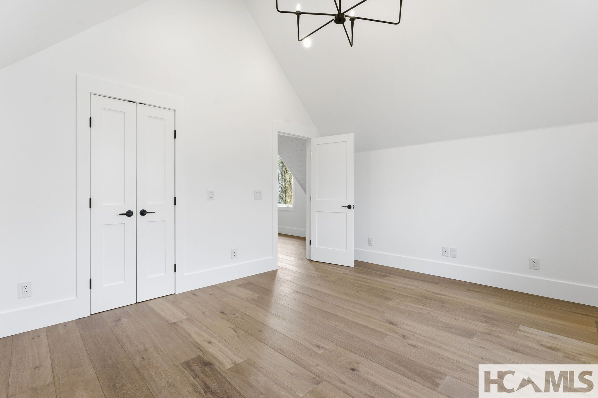 Glenville, North Carolina, 28736, United States, 3 Bedrooms Bedrooms, ,4 BathroomsBathrooms,Residential,Active,2031760