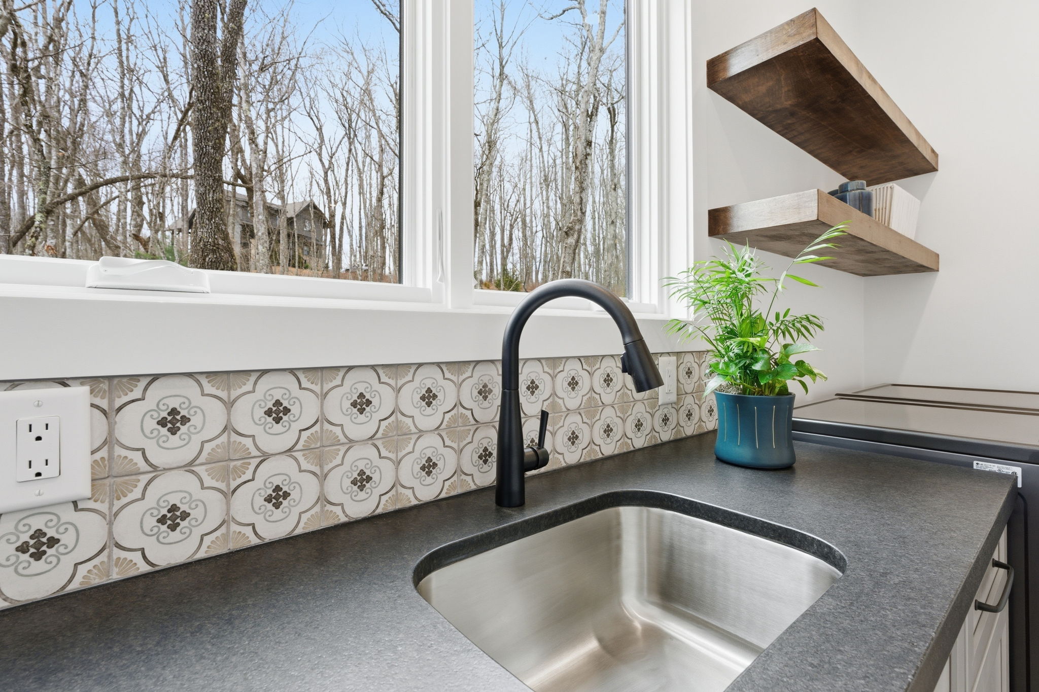 Glenville, North Carolina, 28736, United States, 3 Bedrooms Bedrooms, ,4 BathroomsBathrooms,Residential,Active,2031760