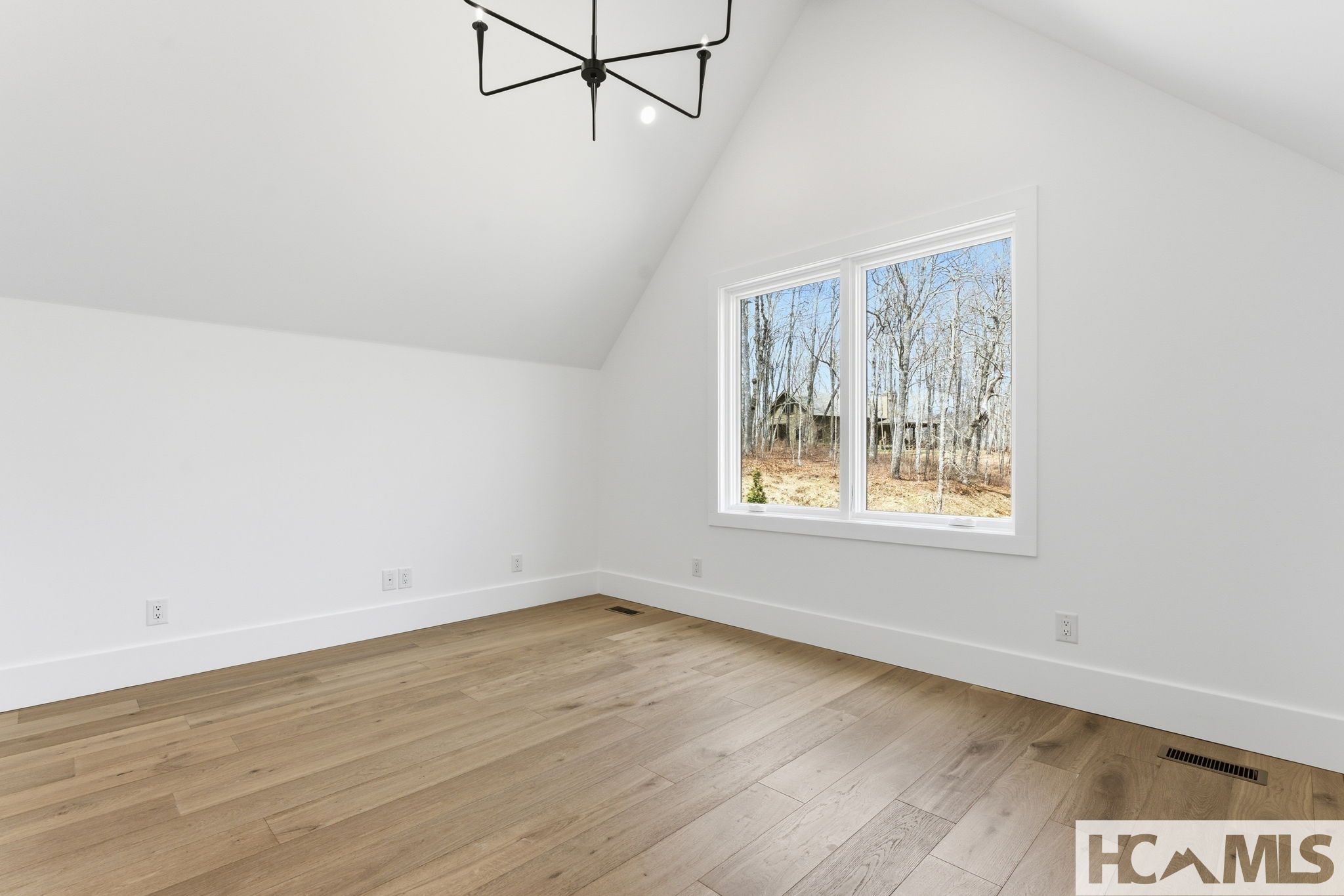 Glenville, North Carolina, 28736, United States, 3 Bedrooms Bedrooms, ,4 BathroomsBathrooms,Residential,Active,2031760