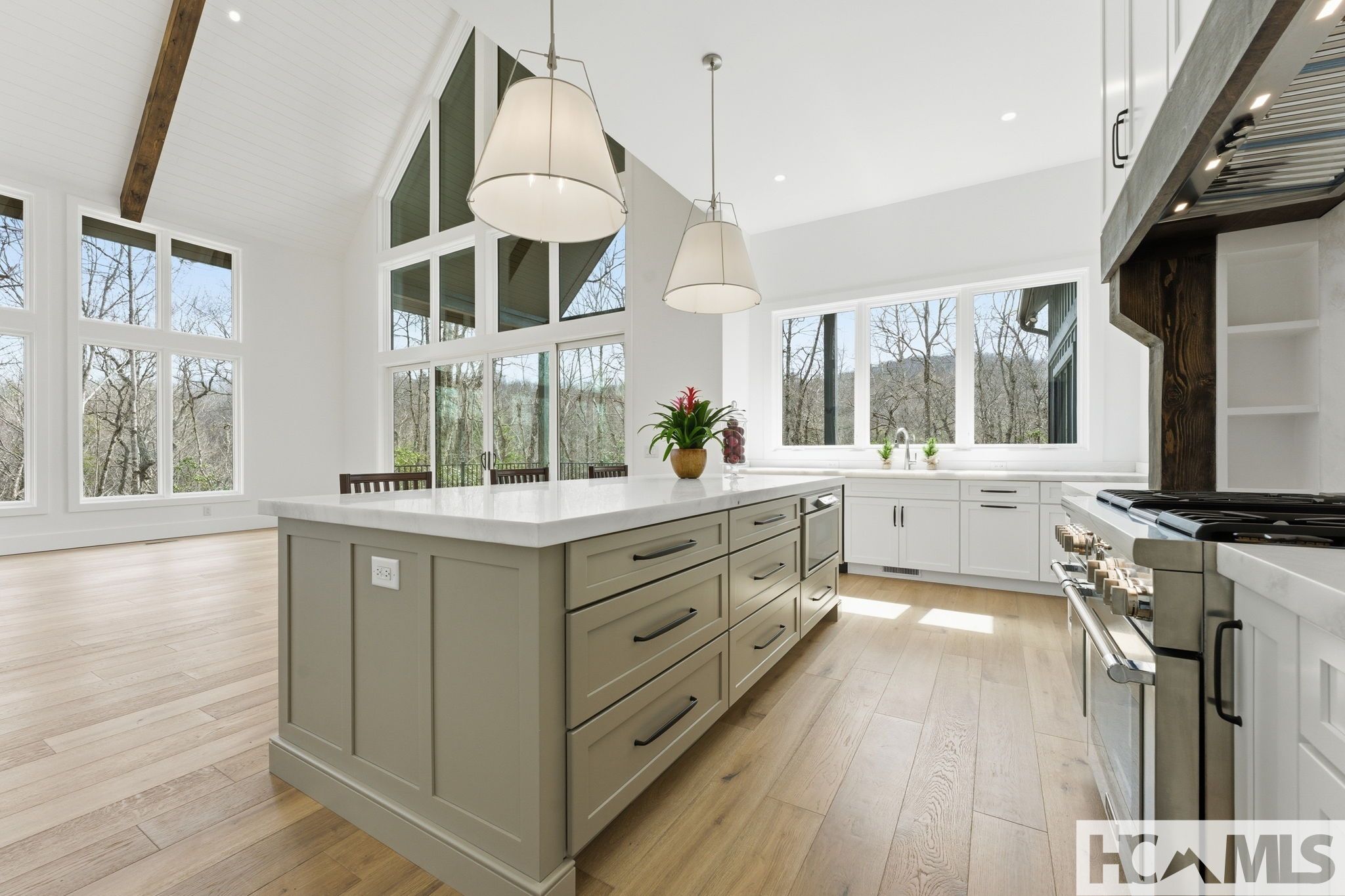 Glenville, North Carolina, 28736, United States, 3 Bedrooms Bedrooms, ,4 BathroomsBathrooms,Residential,Active,2031760