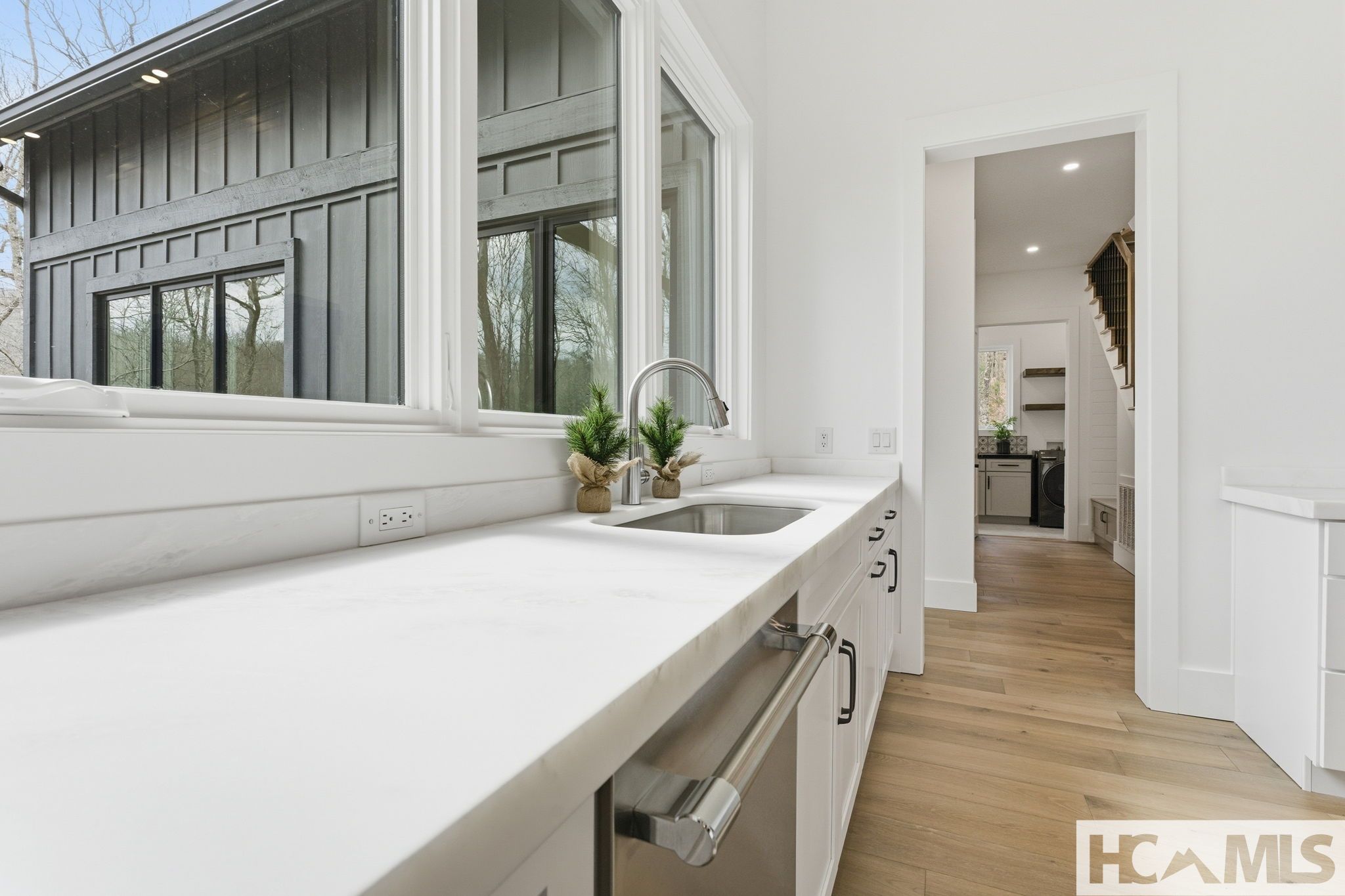 Glenville, North Carolina, 28736, United States, 3 Bedrooms Bedrooms, ,4 BathroomsBathrooms,Residential,Active,2031760