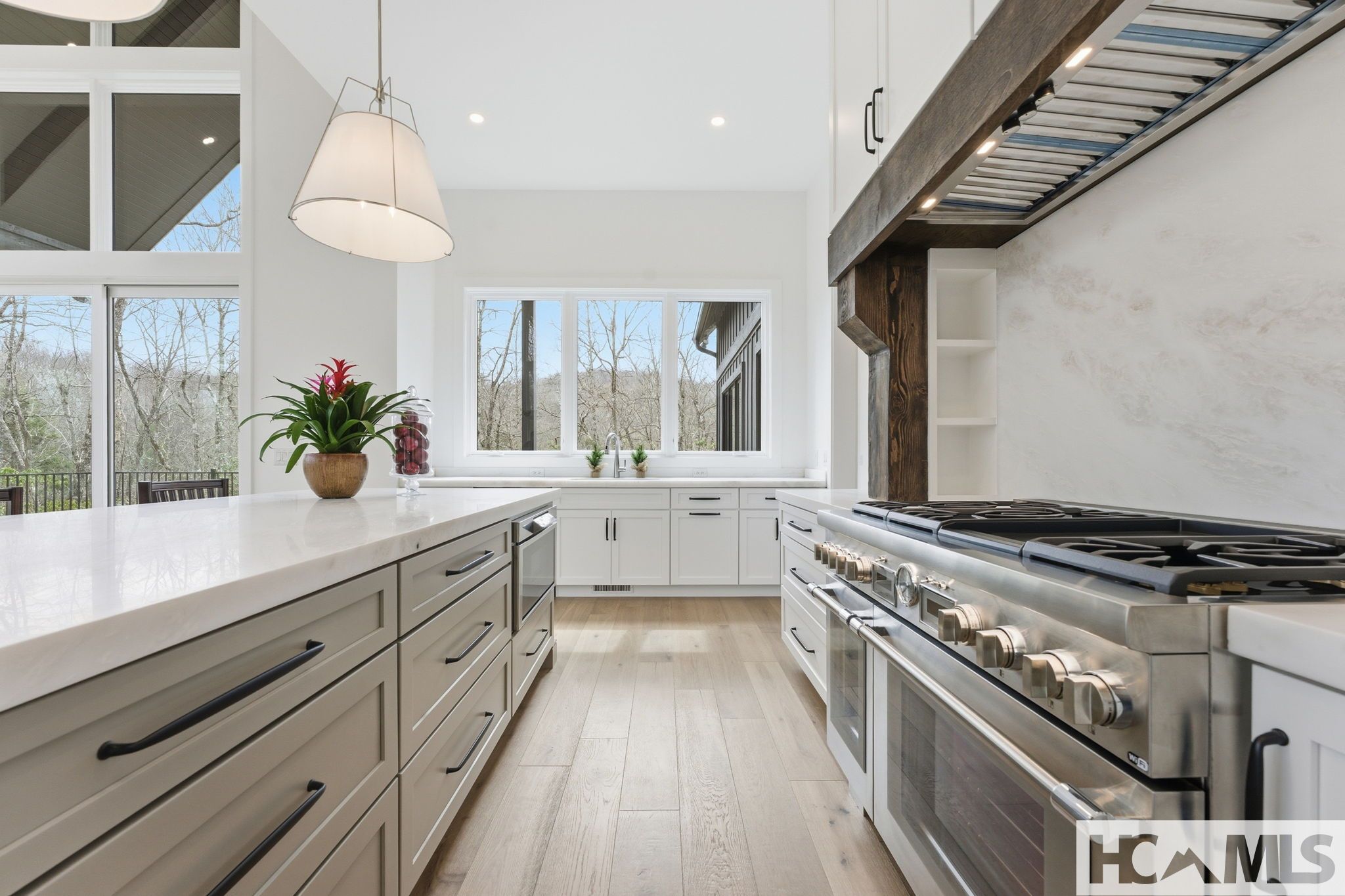 Glenville, North Carolina, 28736, United States, 3 Bedrooms Bedrooms, ,4 BathroomsBathrooms,Residential,Active,2031760