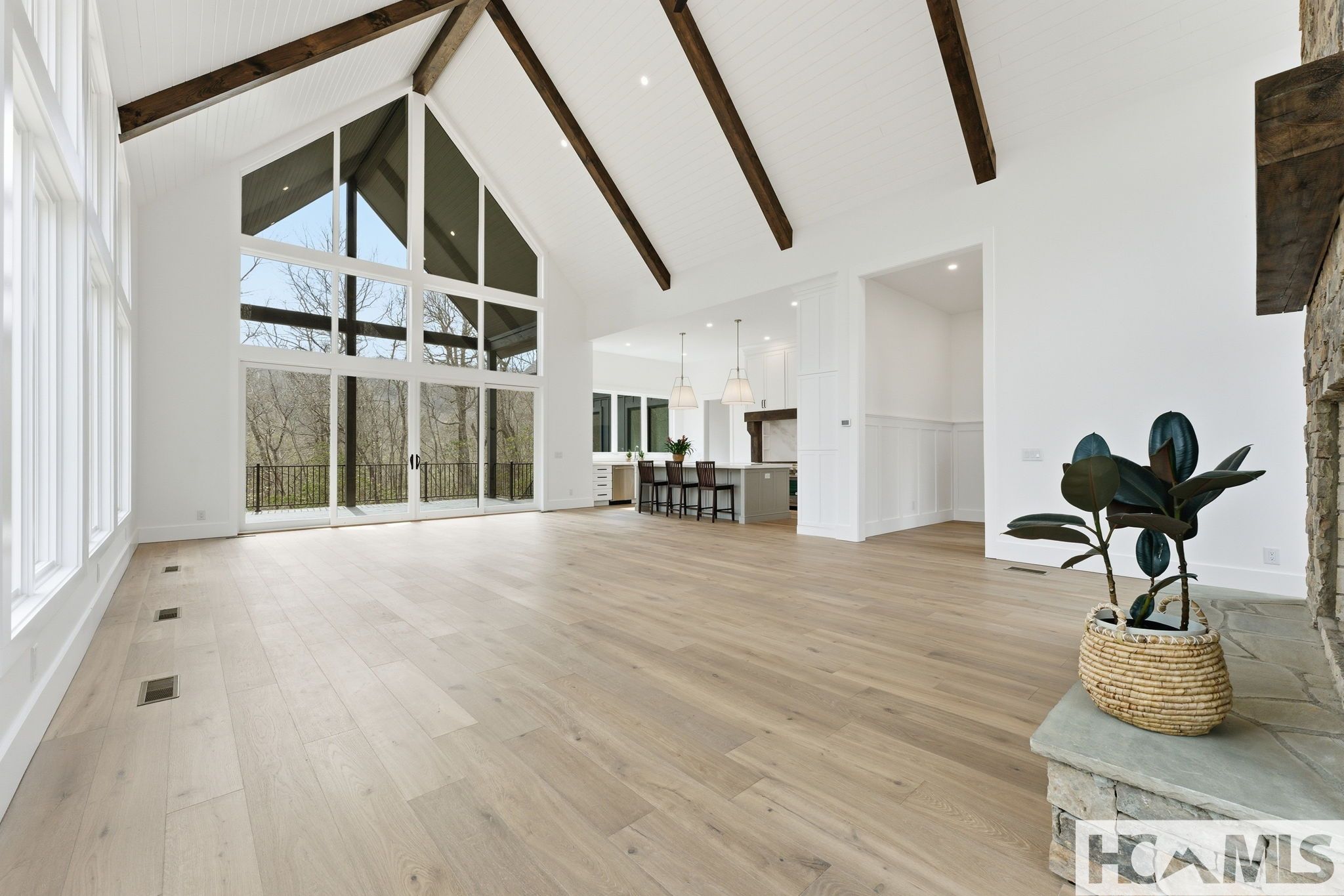 Glenville, North Carolina, 28736, United States, 3 Bedrooms Bedrooms, ,4 BathroomsBathrooms,Residential,Active,2031760