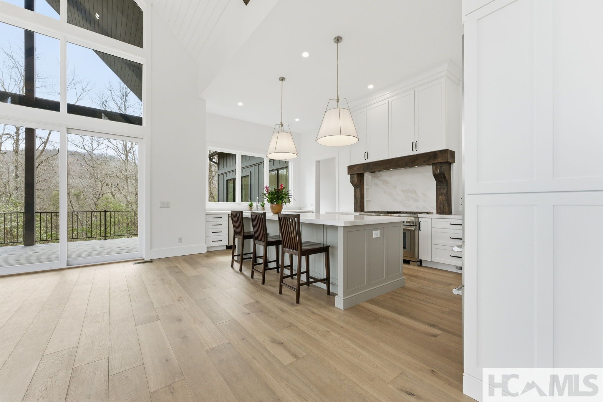 Glenville, North Carolina, 28736, United States, 3 Bedrooms Bedrooms, ,4 BathroomsBathrooms,Residential,Active,2031760