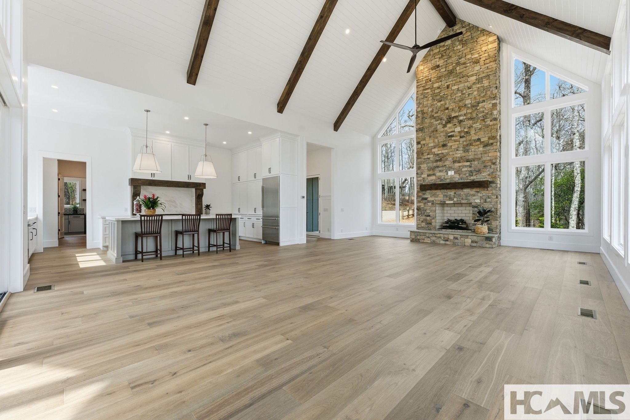 Glenville, North Carolina, 28736, United States, 3 Bedrooms Bedrooms, ,4 BathroomsBathrooms,Residential,Active,2031760