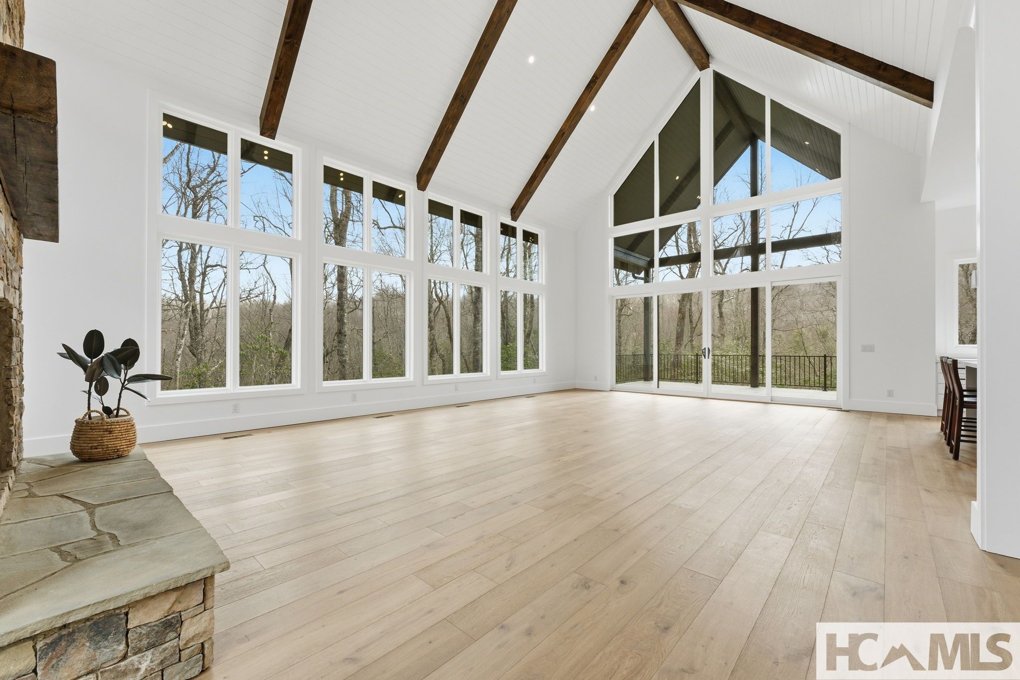 Glenville, North Carolina, 28736, United States, 3 Bedrooms Bedrooms, ,4 BathroomsBathrooms,Residential,Active,2031760