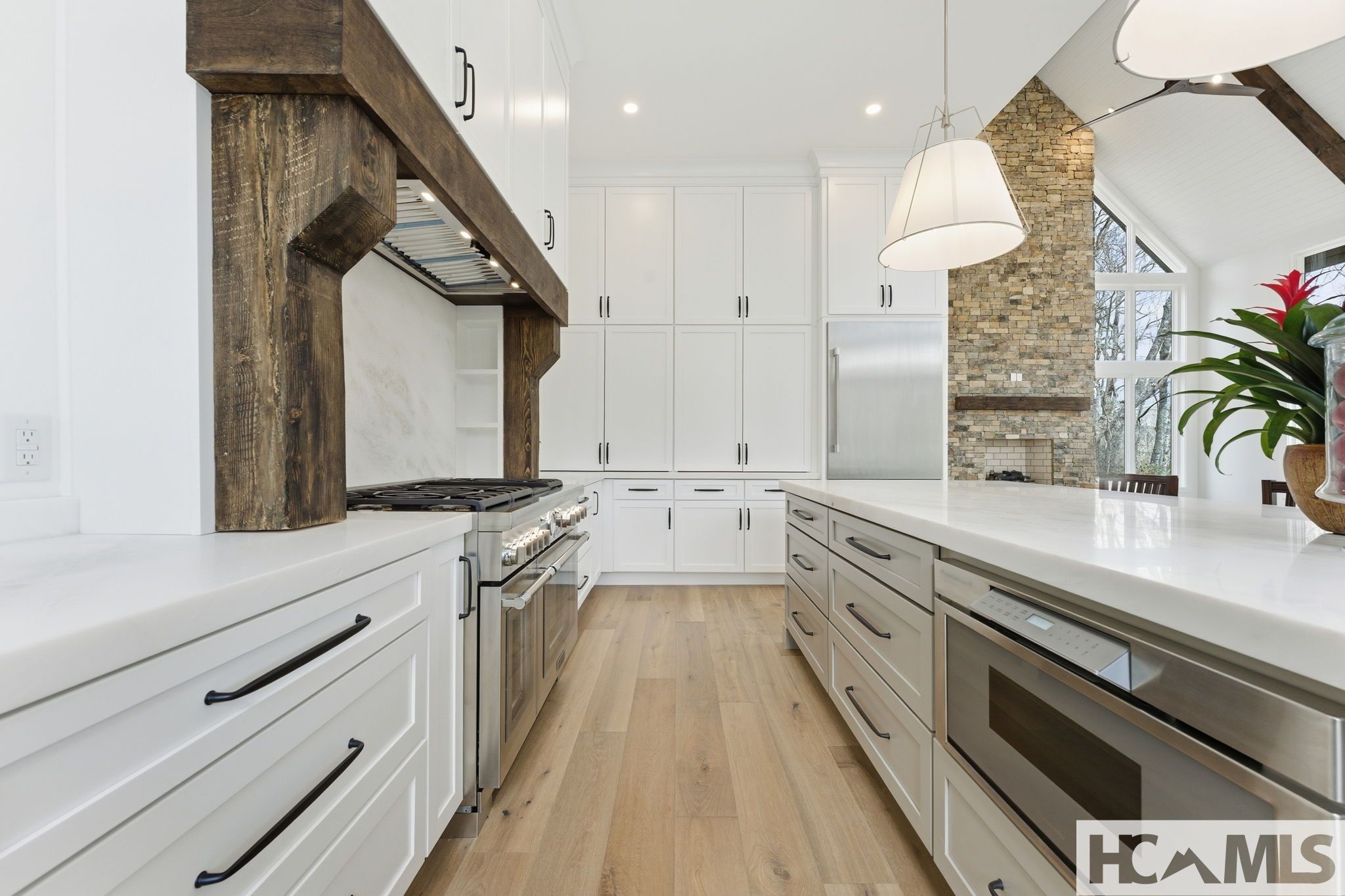 Glenville, North Carolina, 28736, United States, 3 Bedrooms Bedrooms, ,4 BathroomsBathrooms,Residential,Active,2031760