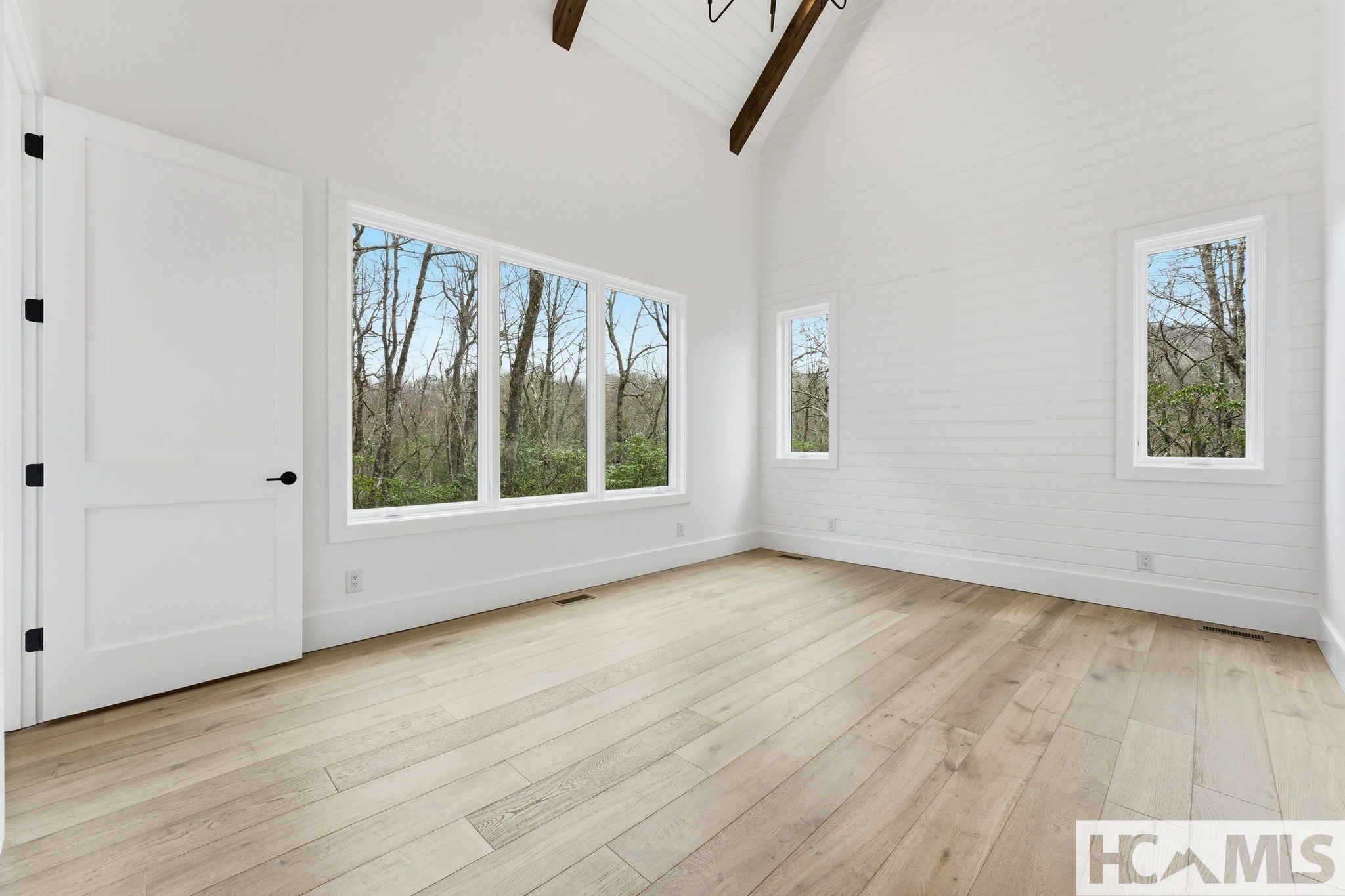 Glenville, North Carolina, 28736, United States, 3 Bedrooms Bedrooms, ,4 BathroomsBathrooms,Residential,Active,2031760