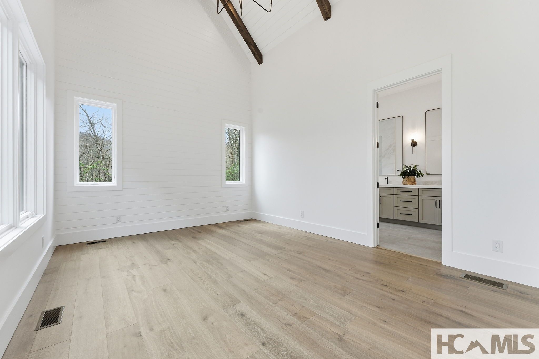 Glenville, North Carolina, 28736, United States, 3 Bedrooms Bedrooms, ,4 BathroomsBathrooms,Residential,Active,2031760