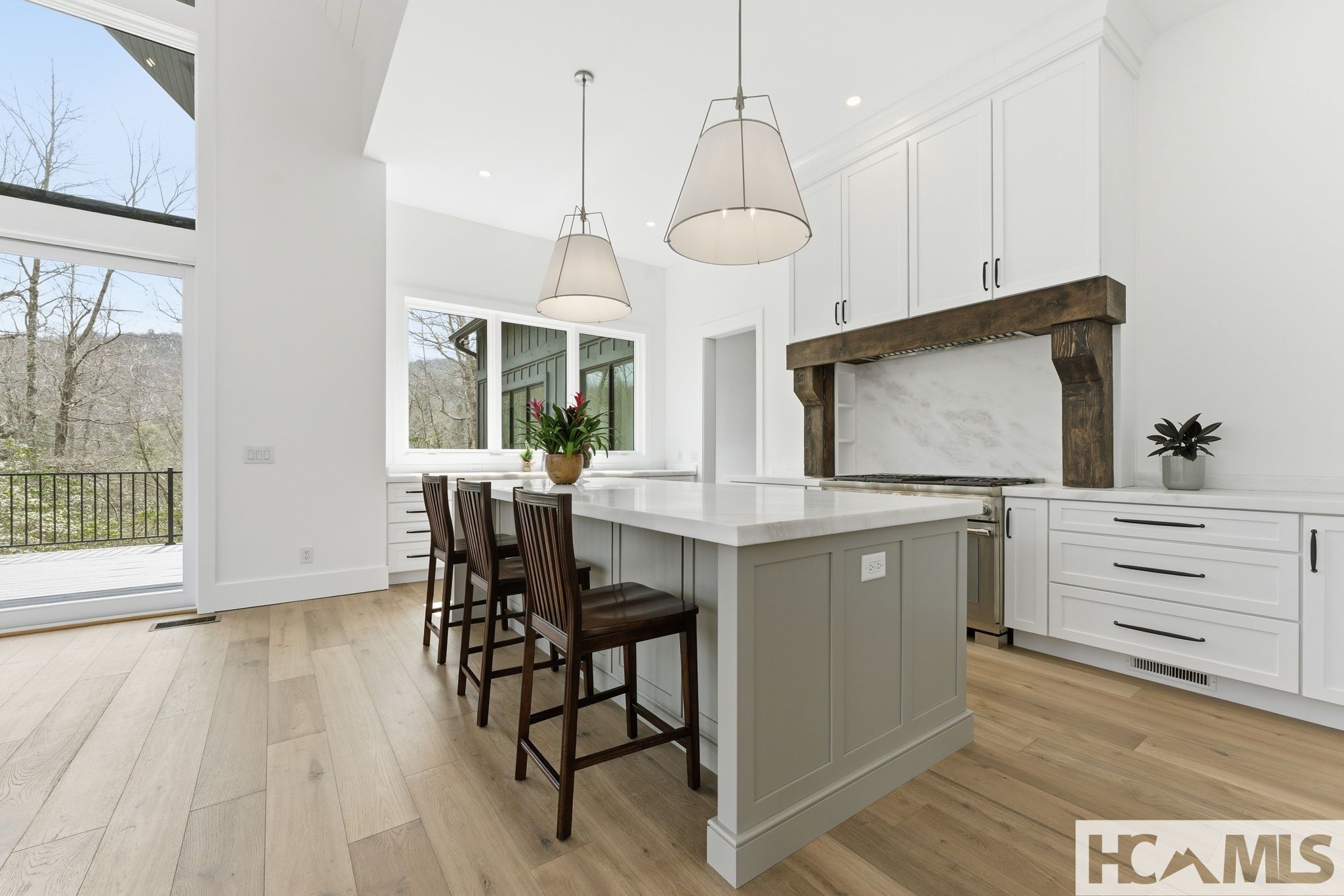 Glenville, North Carolina, 28736, United States, 3 Bedrooms Bedrooms, ,4 BathroomsBathrooms,Residential,Active,2031760