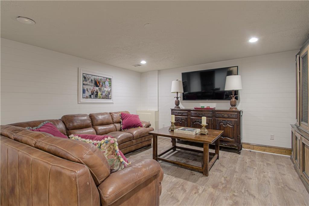 Prairie Village, Kansas, 66208, United States, 4 Bedrooms Bedrooms, ,4 BathroomsBathrooms,Residential,Active,1944109