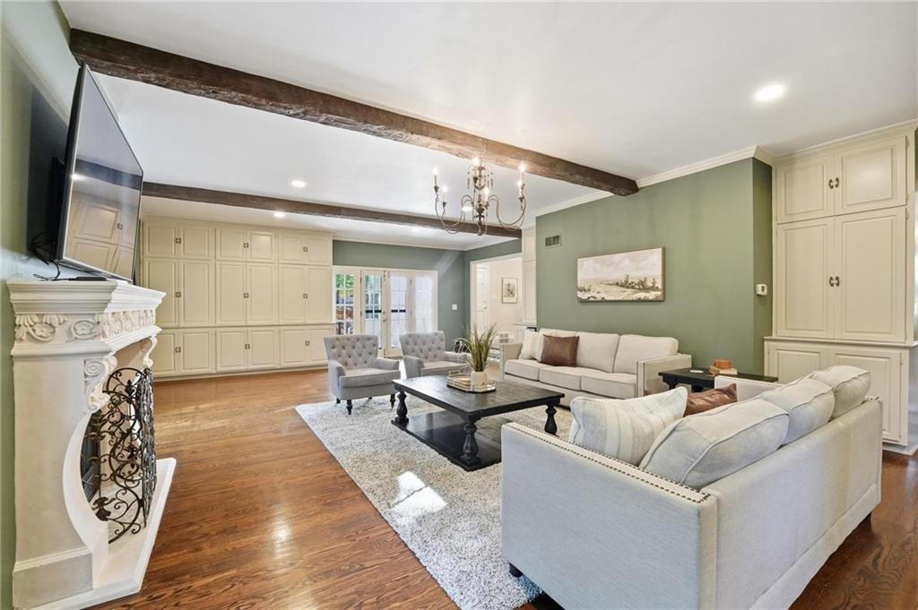 Kansas City, Missouri, 64113, United States, 3 Bedrooms Bedrooms, ,3 BathroomsBathrooms,Residential,Active,1987240