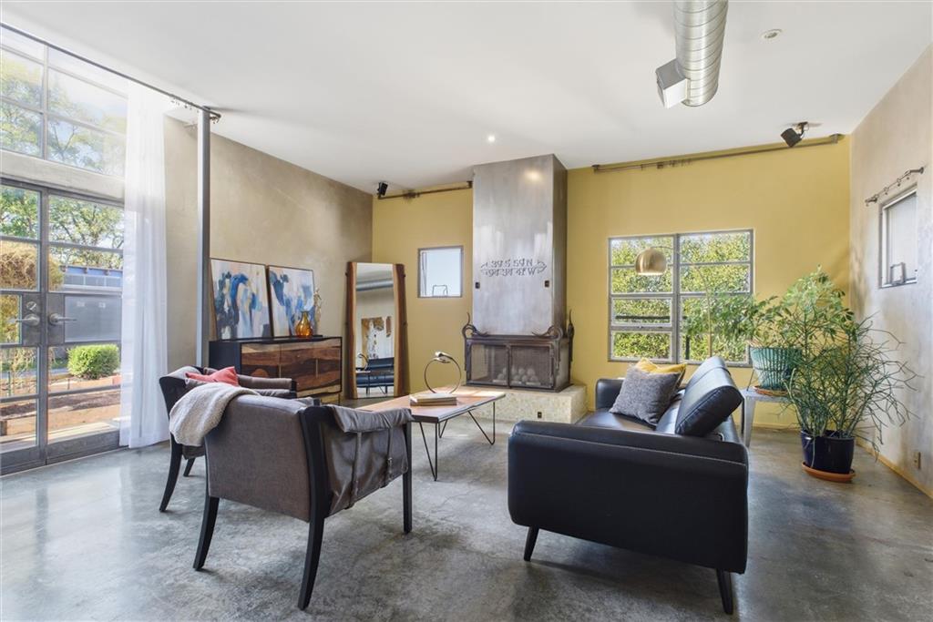 Kansas City, Missouri, 64108, United States, 2 Bedrooms Bedrooms, ,3 BathroomsBathrooms,Residential,Active,1988723