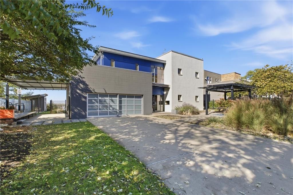 Kansas City, Missouri, 64108, United States, 2 Bedrooms Bedrooms, ,3 BathroomsBathrooms,Residential,Active,1988723