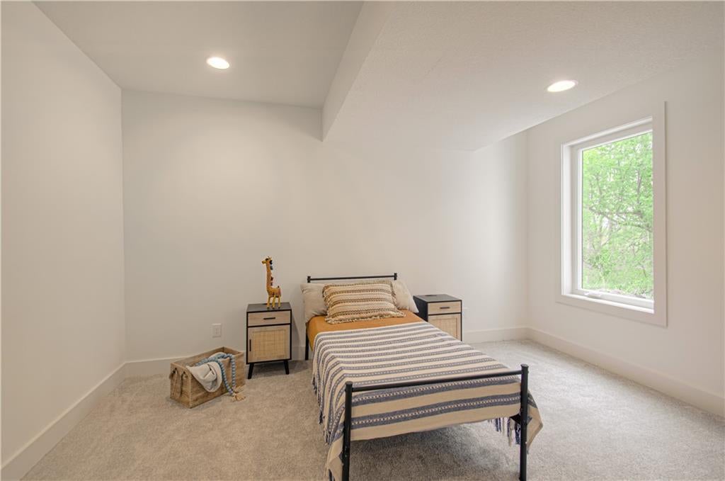 Riverside, Missouri, 64150, United States, 5 Bedrooms Bedrooms, ,3 BathroomsBathrooms,Residential,Active,2007055