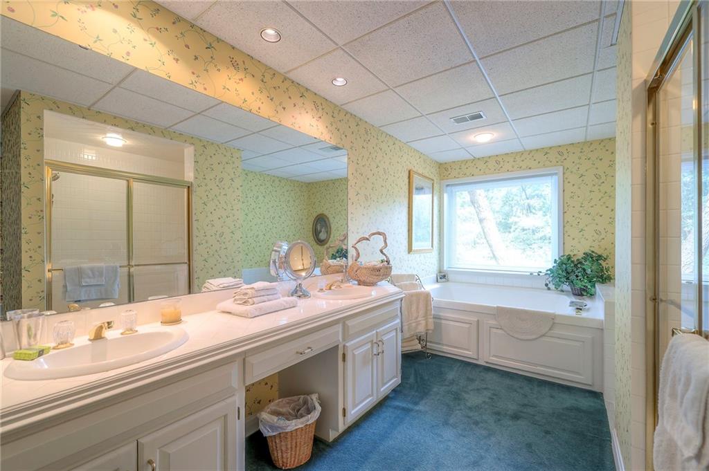 Kansas City, Missouri, 64114, United States, 5 Bedrooms Bedrooms, ,9 BathroomsBathrooms,Residential,Active,1929676