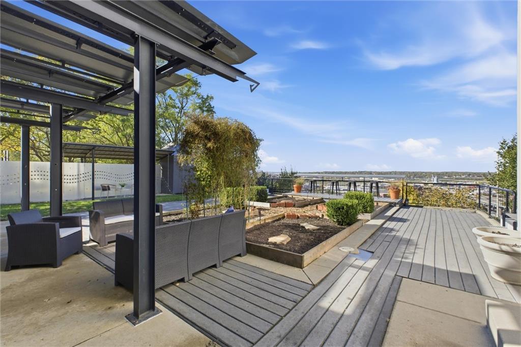 Kansas City, Missouri, 64108, United States, 2 Bedrooms Bedrooms, ,3 BathroomsBathrooms,Residential,Active,1988723