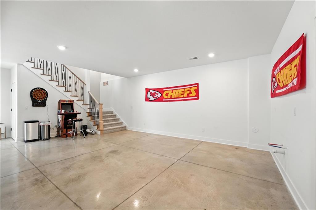 Liberty, Missouri, 64068, United States, 6 Bedrooms Bedrooms, ,5 BathroomsBathrooms,Residential,Active,1922515