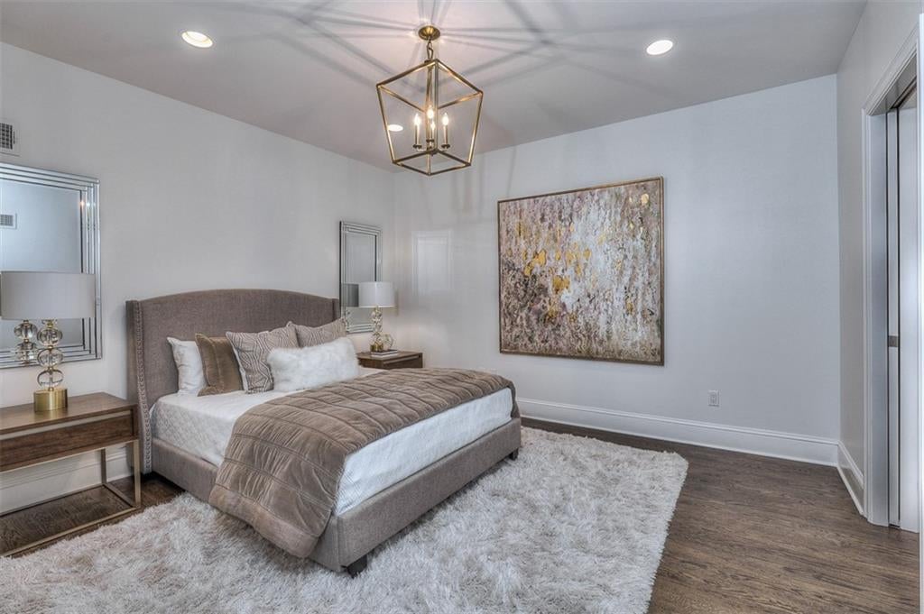 Kansas City, Missouri, 64112, United States, 3 Bedrooms Bedrooms, ,3 BathroomsBathrooms,Residential,Active,1922740