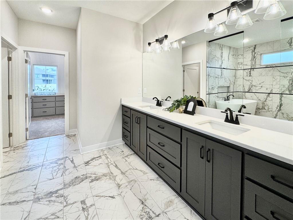 Riverside, Missouri, 64150, United States, 5 Bedrooms Bedrooms, ,4 BathroomsBathrooms,Residential,Active,1702789