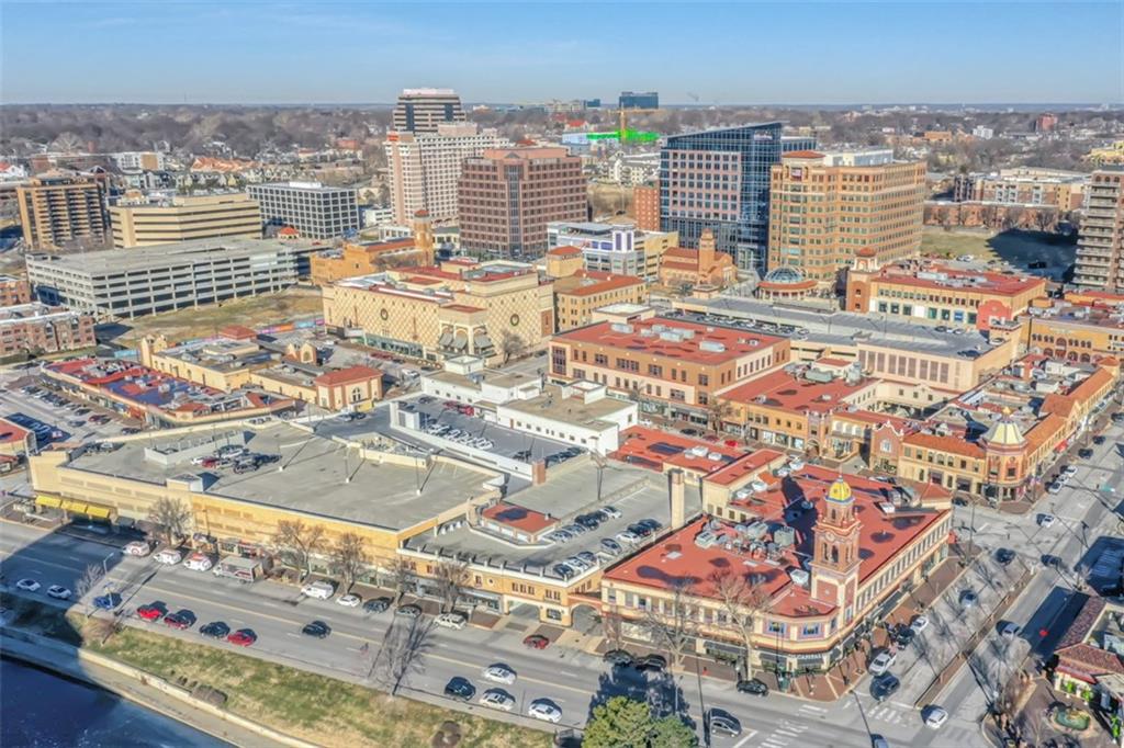 Kansas City, Missouri, 64112, United States, 3 Bedrooms Bedrooms, ,3 BathroomsBathrooms,Residential,Active,1922740