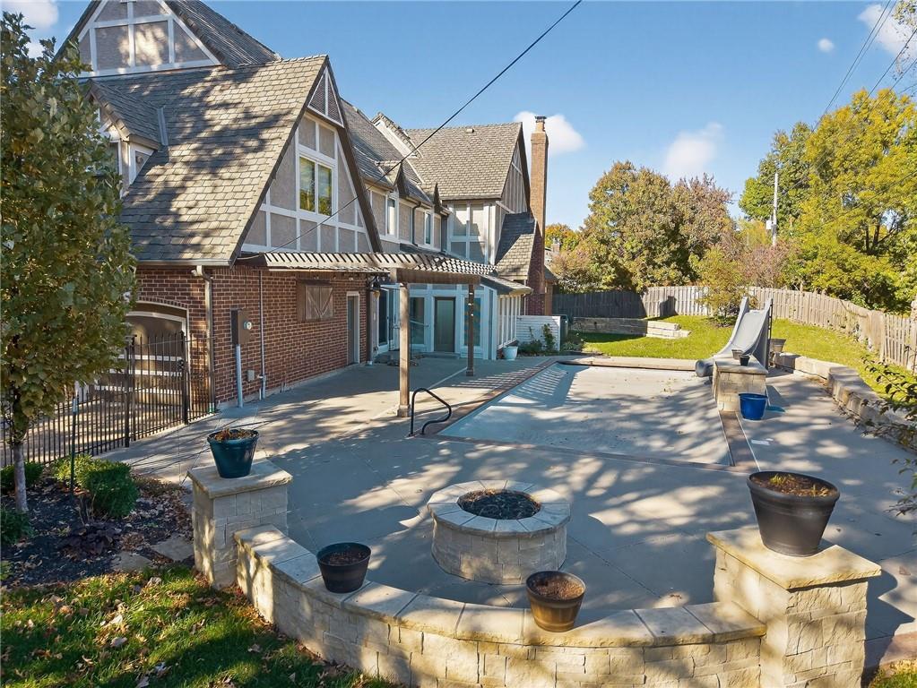 Liberty, Missouri, 64068, United States, 4 Bedrooms Bedrooms, ,7 BathroomsBathrooms,Residential,Active,1987271