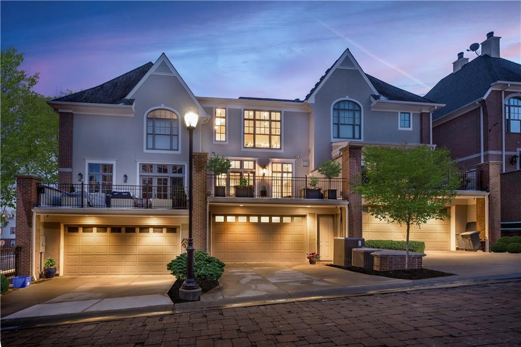 Kansas City, Missouri, 64112, United States, 3 Bedrooms Bedrooms, ,3 BathroomsBathrooms,Residential,Active,1922740