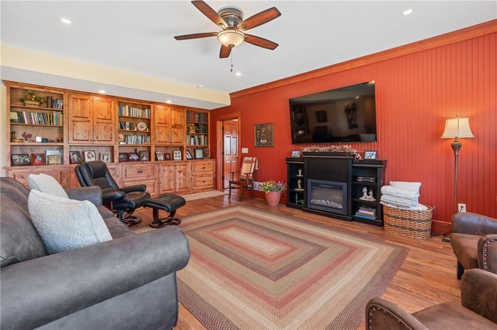 Gallatin, Missouri, 64640, United States, 5 Bedrooms Bedrooms, ,5 BathroomsBathrooms,Residential,Active,1953380