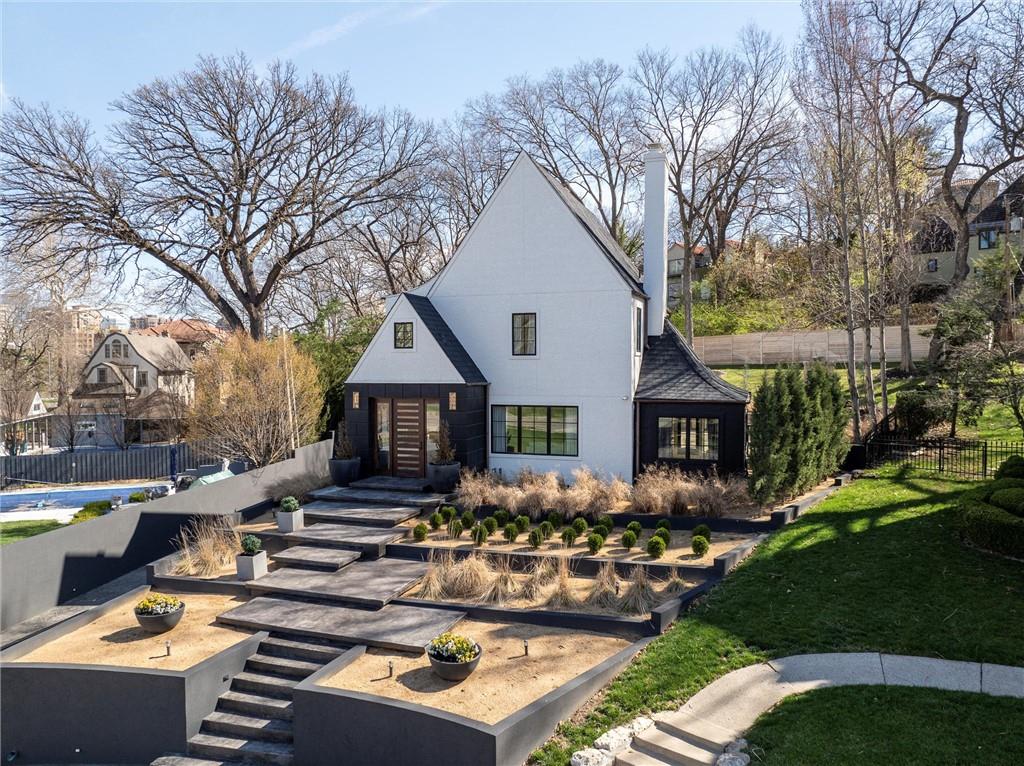 Kansas City, Missouri, 64112, United States, 4 Bedrooms Bedrooms, ,4 BathroomsBathrooms,Residential,Active,1748721