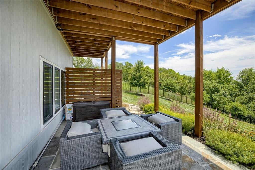 Riverside, Missouri, 64150, United States, 5 Bedrooms Bedrooms, ,5 BathroomsBathrooms,Residential,Active,1710739