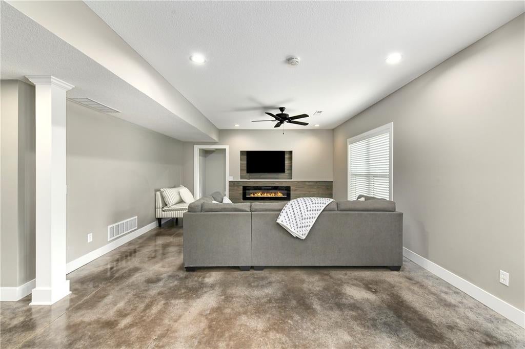 Odessa, Missouri, 64076, United States, 4 Bedrooms Bedrooms, ,4 BathroomsBathrooms,Residential,Active,1914840