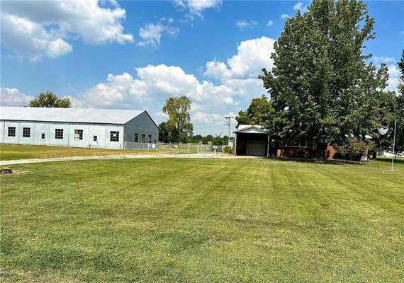 1127 E COUNTRY RD, COLUMBUS, KS 66725 - Image 1