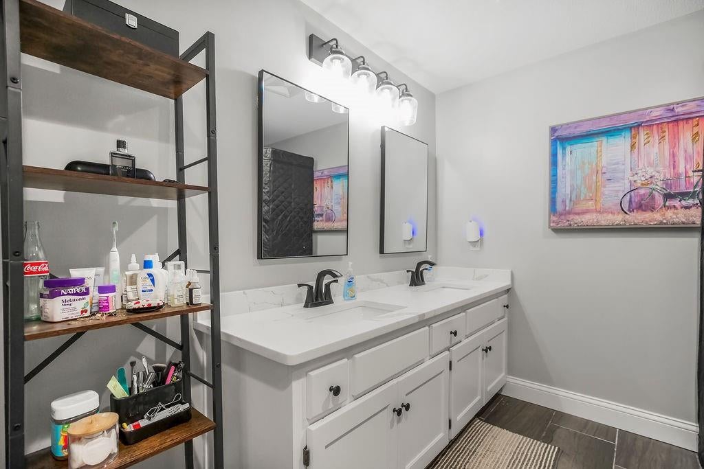 Grandview, Missouri, 64030, United States, 8 Bedrooms Bedrooms, ,5 BathroomsBathrooms,Residential,Active,1892623