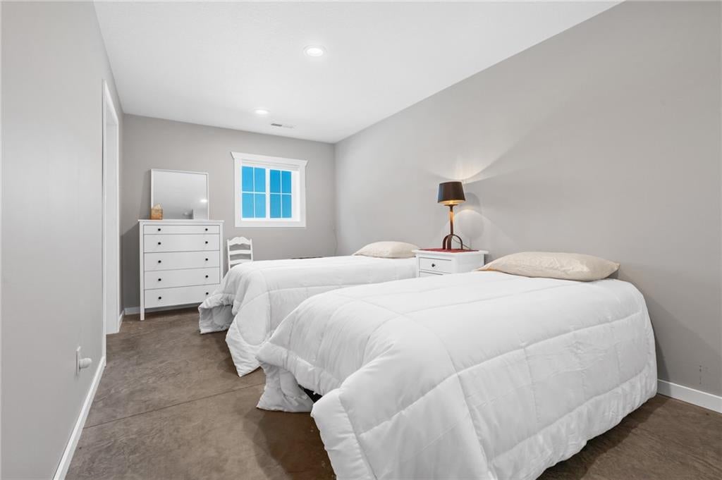 Gallatin, Missouri, 64640, United States, 5 Bedrooms Bedrooms, ,5 BathroomsBathrooms,Residential,Active,1953380