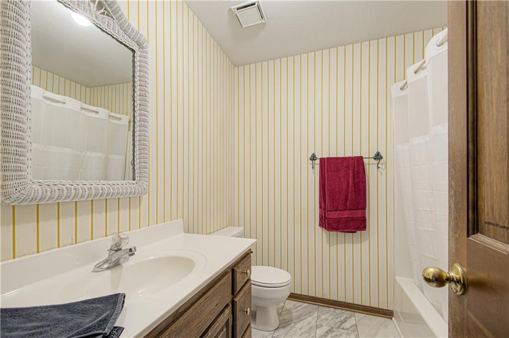 Lee'S Summit, Missouri, 64086, United States, 4 Bedrooms Bedrooms, ,4 BathroomsBathrooms,Residential,Active,1993632