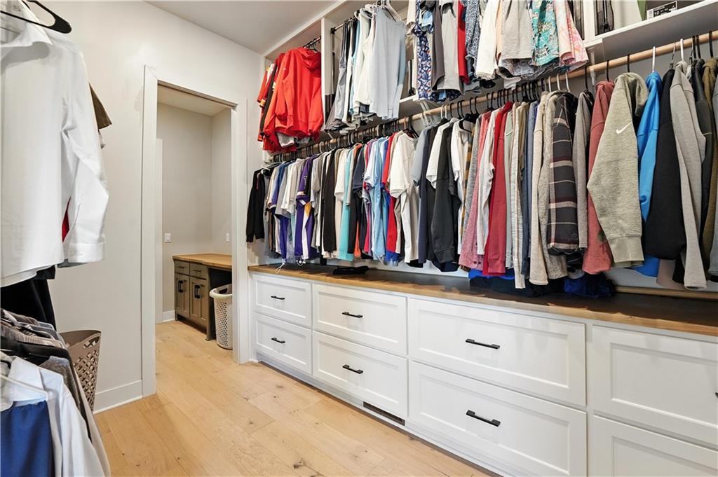 Liberty, Missouri, 64068, United States, 6 Bedrooms Bedrooms, ,5 BathroomsBathrooms,Residential,Active,1922515