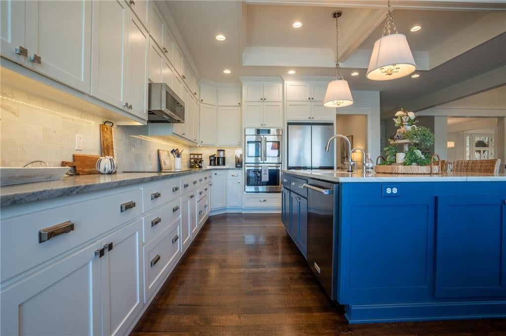 Altamont, Missouri, 64620, United States, 5 Bedrooms Bedrooms, ,5 BathroomsBathrooms,Residential,Active,1880022