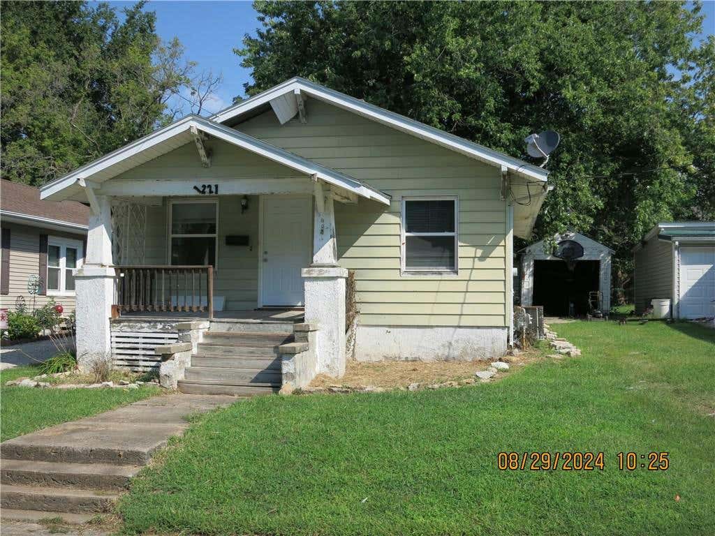 1221 JACKSON ST, CHILLICOTHE, MO 64601, photo 1 of 14