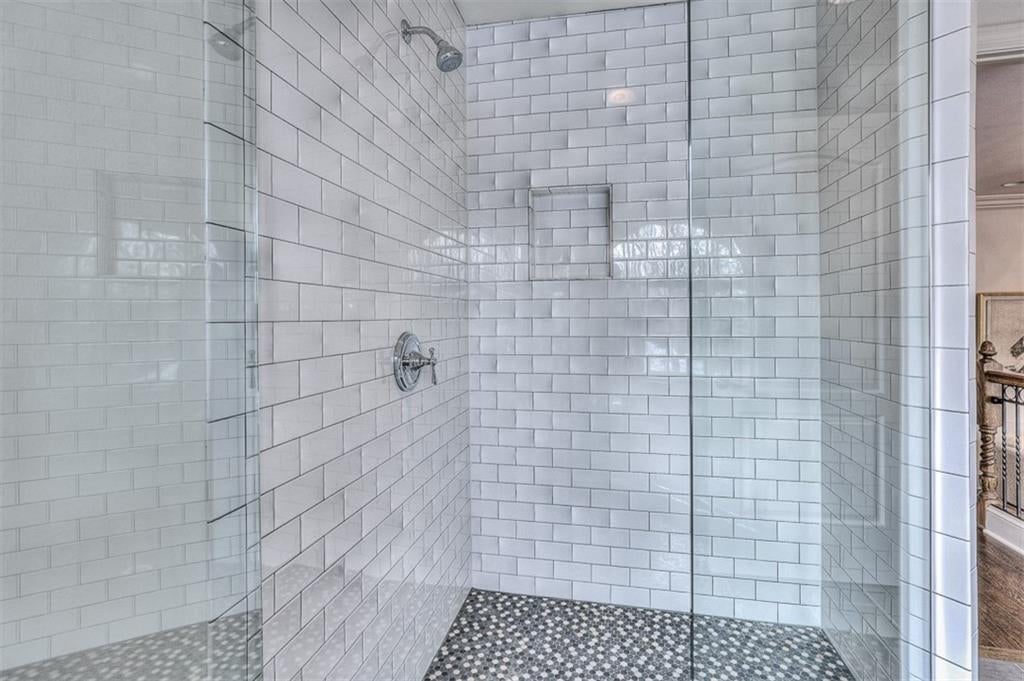 Kansas City, Missouri, 64112, United States, 3 Bedrooms Bedrooms, ,3 BathroomsBathrooms,Residential,Active,1922740